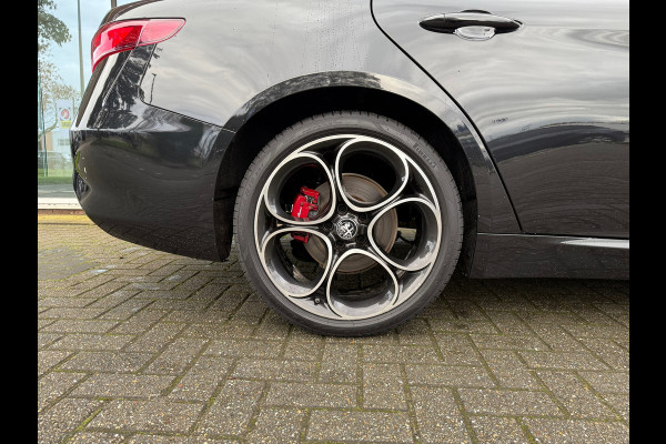 Alfa Romeo Giulia 2.0T Sprint - Automaat - Pano/Schuifdak - Leder - Navi - Afn. Trekhaak -Org.NL