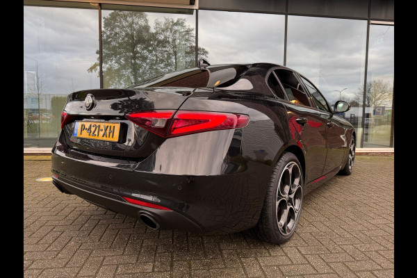 Alfa Romeo Giulia 2.0T Sprint - Automaat - Pano/Schuifdak - Leder - Navi - Afn. Trekhaak -Org.NL