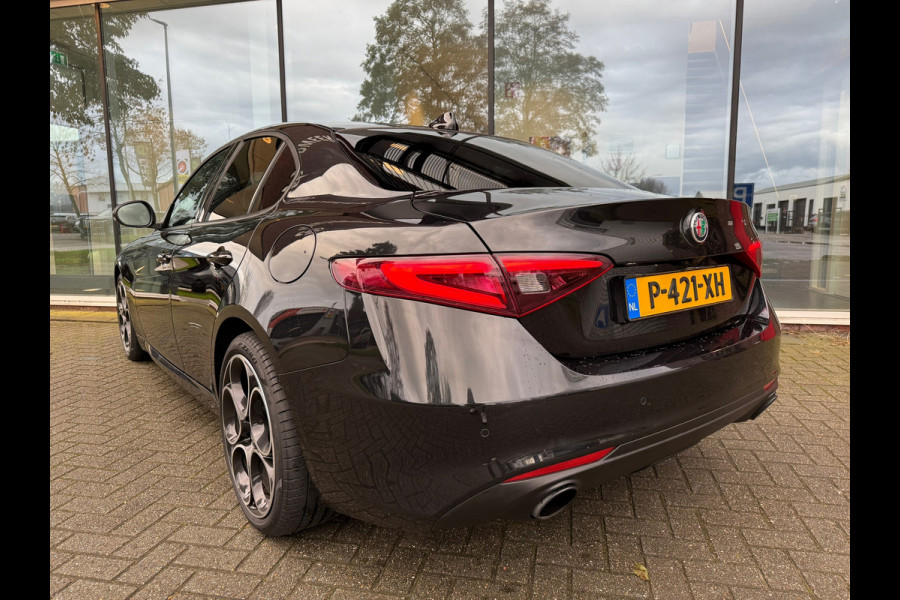 Alfa Romeo Giulia 2.0T Sprint - Automaat - Pano/Schuifdak - Leder - Navi - Afn. Trekhaak -Org.NL