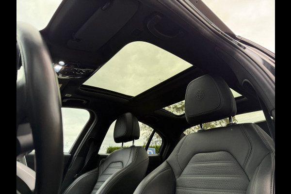 Alfa Romeo Giulia 2.0T Sprint - Automaat - Pano/Schuifdak - Leder - Navi - Afn. Trekhaak -Org.NL