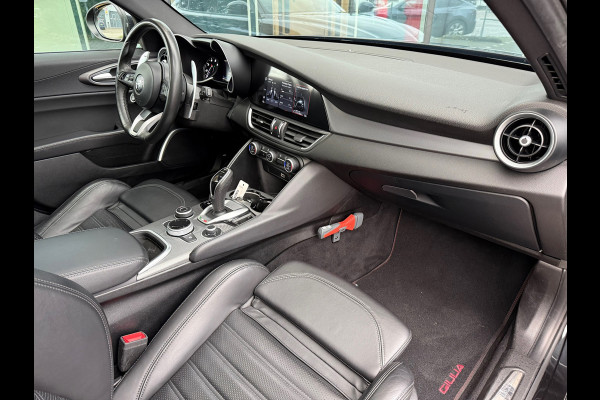 Alfa Romeo Giulia 2.0T Sprint - Automaat - Pano/Schuifdak - Leder - Navi - Afn. Trekhaak -Org.NL