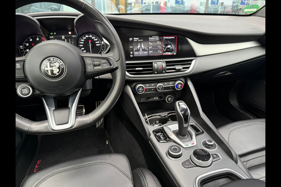 Alfa Romeo Giulia 2.0T Sprint - Automaat - Pano/Schuifdak - Leder - Navi - Afn. Trekhaak -Org.NL