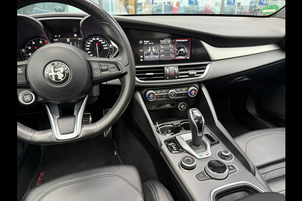 Alfa Romeo Giulia 2.0T Sprint - Automaat - Pano/Schuifdak - Leder - Navi - Afn. Trekhaak -Org.NL