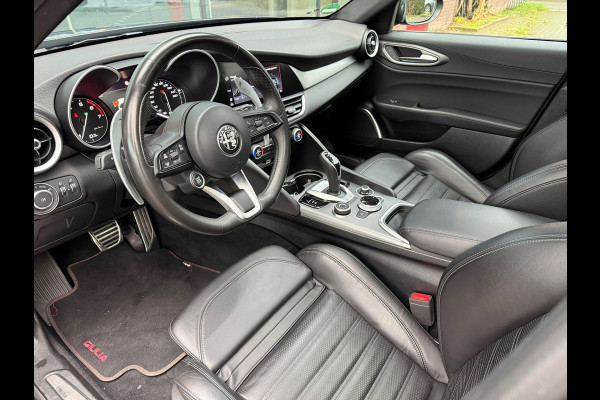 Alfa Romeo Giulia 2.0T Sprint - Automaat - Pano/Schuifdak - Leder - Navi - Afn. Trekhaak -Org.NL