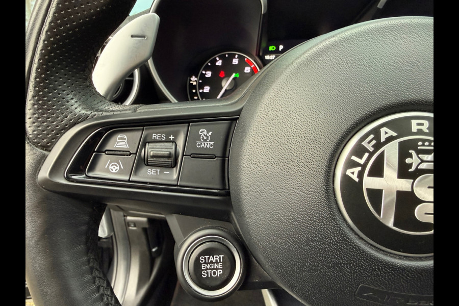 Alfa Romeo Giulia 2.0T Sprint - Automaat - Pano/Schuifdak - Leder - Navi - Afn. Trekhaak -Org.NL