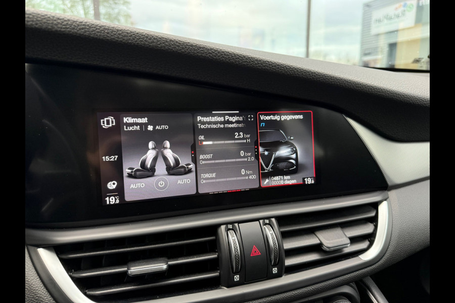Alfa Romeo Giulia 2.0T Sprint - Automaat - Pano/Schuifdak - Leder - Navi - Afn. Trekhaak -Org.NL
