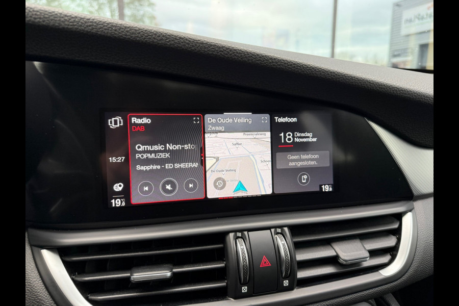 Alfa Romeo Giulia 2.0T Sprint - Automaat - Pano/Schuifdak - Leder - Navi - Afn. Trekhaak -Org.NL