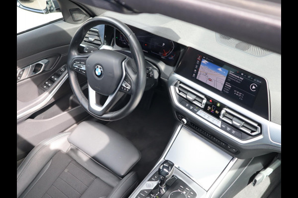 BMW 3 Serie Touring 320i Executive Sport Line Automaat / Live Cockpit Professional / Trekhaak / Panoramadak / Apple CarPlay / 18 Inch / Hifi / LED / Shadow Line