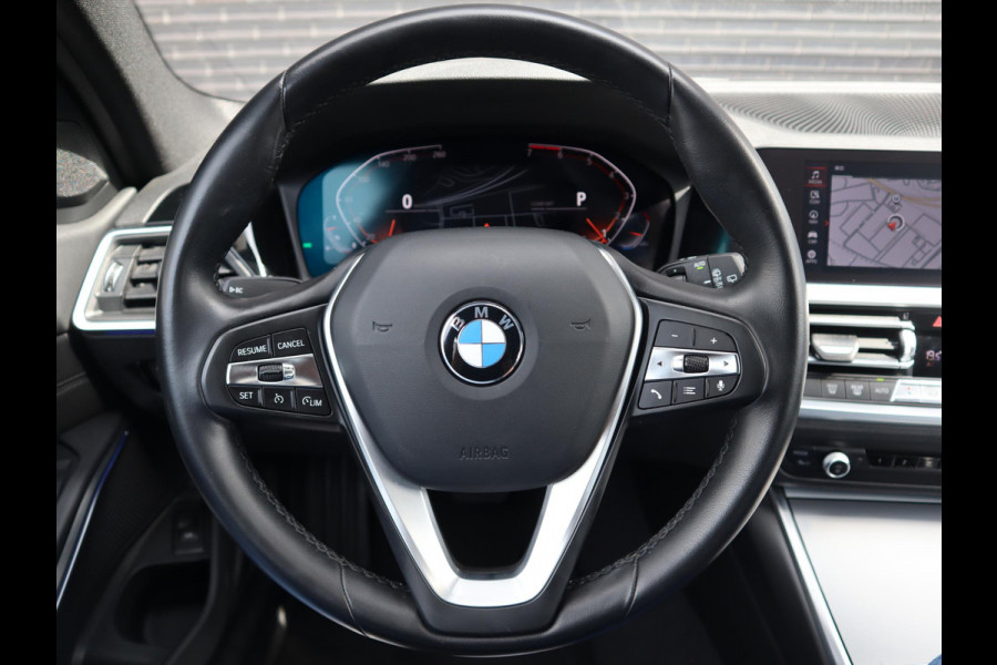 BMW 3 Serie Touring 320i Executive Sport Line Automaat / Live Cockpit Professional / Trekhaak / Panoramadak / Apple CarPlay / 18 Inch / Hifi / LED / Shadow Line