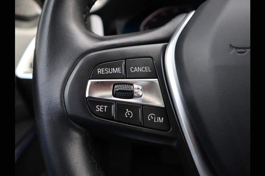 BMW 3 Serie Touring 320i Executive Sport Line Automaat / Live Cockpit Professional / Trekhaak / Panoramadak / Apple CarPlay / 18 Inch / Hifi / LED / Shadow Line