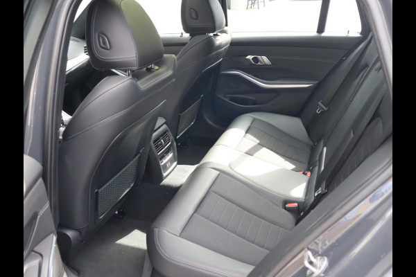 BMW 3 Serie Touring 320i Executive Sport Line Automaat / Live Cockpit Professional / Trekhaak / Panoramadak / Apple CarPlay / 18 Inch / Hifi / LED / Shadow Line