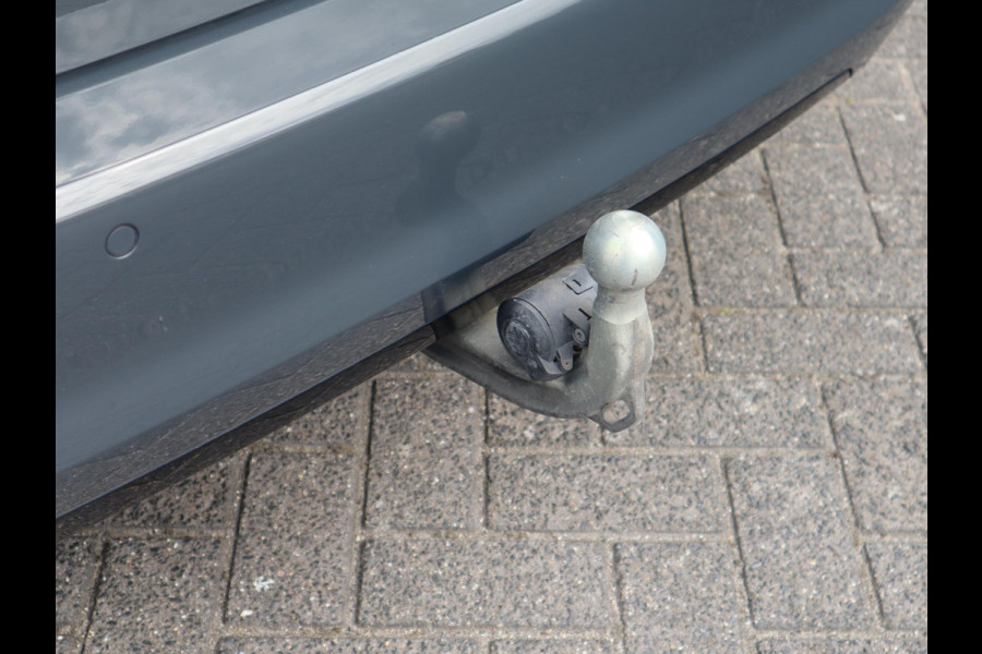 BMW 3 Serie Touring 320i Executive Sport Line Automaat / Live Cockpit Professional / Trekhaak / Panoramadak / Apple CarPlay / 18 Inch / Hifi / LED / Shadow Line