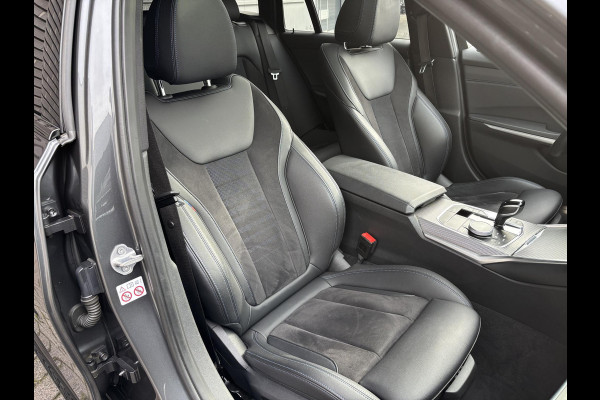 BMW 3 Serie Touring 330e High Executive M Sport Pakket Automaat / Panoramadak / Live Cockpit Professional / Stoelverwarming / Laser Light / 20" / M Performance Pack / Head-Up Display / Shadow Line / Extra Getint Glas