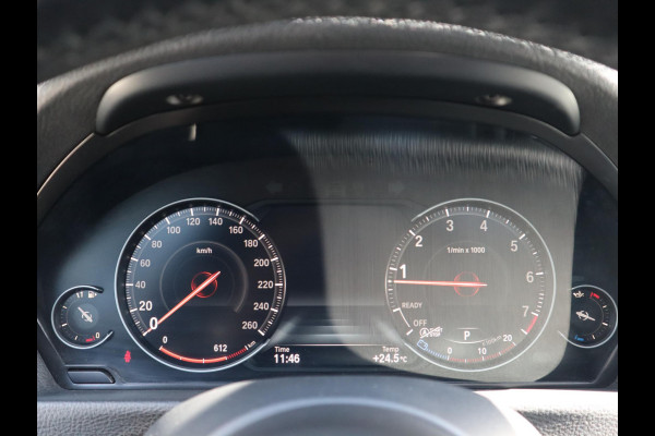 BMW 3 Serie Touring 320i High Executive M Sport Pakket Automaat / Panoramadak / Navigatie Professional / Leder / 19 Inch / Shadow Line / LED / Stoelverwarming / Lichtpakket / Achteruitrijcamera / Extra Getint Glas