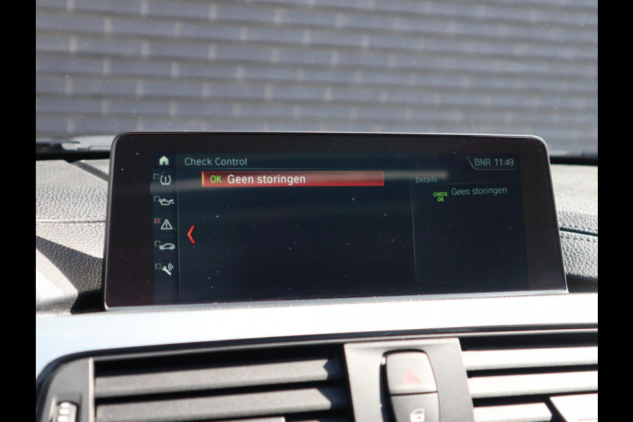 BMW 3 Serie Touring 320i High Executive M Sport Pakket Automaat / Panoramadak / Navigatie Professional / Leder / 19 Inch / Shadow Line / LED / Stoelverwarming / Lichtpakket / Achteruitrijcamera / Extra Getint Glas