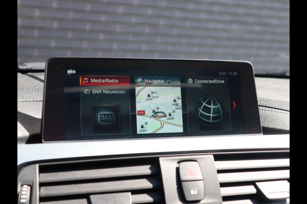 BMW 3 Serie Touring 320i High Executive M Sport Pakket Automaat / Panoramadak / Navigatie Professional / Leder / 19 Inch / Shadow Line / LED / Stoelverwarming / Lichtpakket / Achteruitrijcamera / Extra Getint Glas