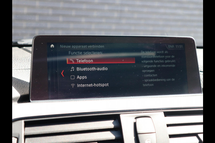 BMW 3 Serie Touring 320i High Executive M Sport Pakket Automaat / Panoramadak / Navigatie Professional / Leder / 19 Inch / Shadow Line / LED / Stoelverwarming / Lichtpakket / Achteruitrijcamera / Extra Getint Glas