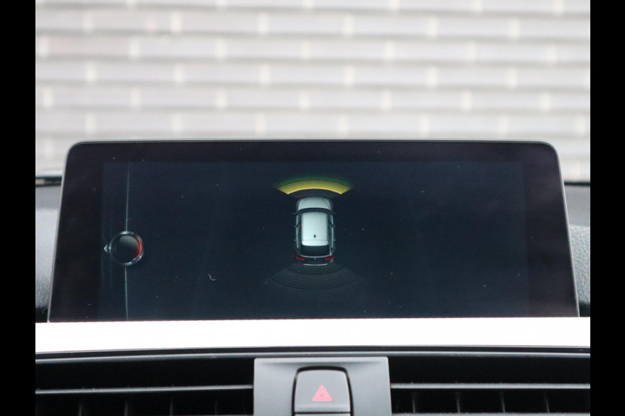 BMW 3 Serie Touring 320i High Executive M Sport Pakket Automaat / Navigatiesysteem Professional / Leder / Hifi / LED / Stoelverwarming / Climate Control / 18 Inch / Shadow Line / Extra Getint Glas / Parkeersensoren