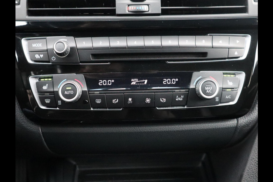 BMW 3 Serie Touring 320i High Executive M Sport Pakket Automaat / Navigatiesysteem Professional / Leder / Hifi / LED / Stoelverwarming / Climate Control / 18 Inch / Shadow Line / Extra Getint Glas / Parkeersensoren