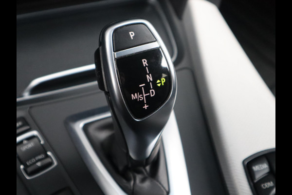 BMW 3 Serie Touring 320i High Executive M Sport Pakket Automaat / Navigatiesysteem Professional / Leder / Hifi / LED / Stoelverwarming / Climate Control / 18 Inch / Shadow Line / Extra Getint Glas / Parkeersensoren