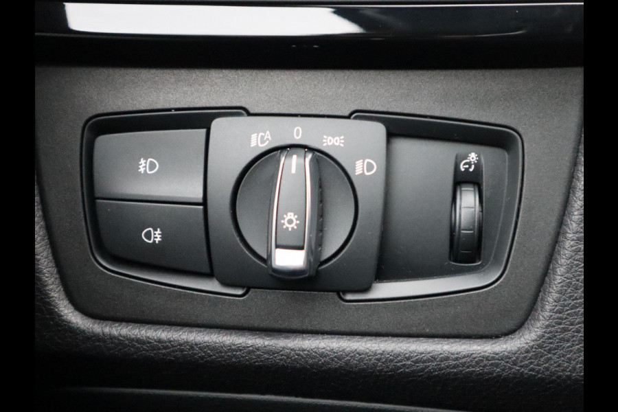 BMW 3 Serie Touring 320i High Executive M Sport Pakket Automaat / Navigatiesysteem Professional / Leder / Hifi / LED / Stoelverwarming / Climate Control / 18 Inch / Shadow Line / Extra Getint Glas / Parkeersensoren
