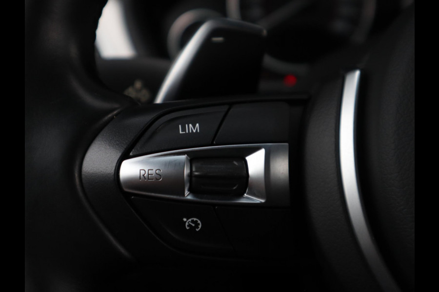 BMW 3 Serie Touring 320i High Executive M Sport Pakket Automaat / Navigatiesysteem Professional / Leder / Hifi / LED / Stoelverwarming / Climate Control / 18 Inch / Shadow Line / Extra Getint Glas / Parkeersensoren