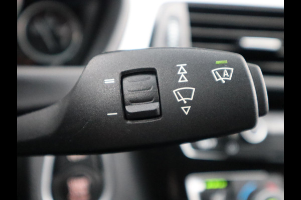 BMW 3 Serie Touring 320i High Executive M Sport Pakket Automaat / Navigatiesysteem Professional / Leder / Hifi / LED / Stoelverwarming / Climate Control / 18 Inch / Shadow Line / Extra Getint Glas / Parkeersensoren