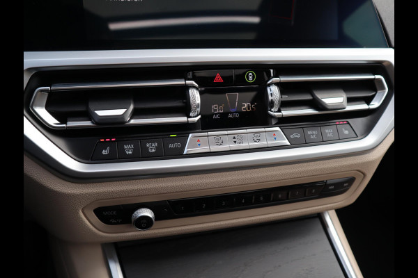 BMW 3 Serie Touring 320i High Executive M Sport Pakket Automaat / Live Cockpit Professional / Panoramadak / Leder / Adaptive Cruise Control / Head-Up Display / Apple CarPlay / 19 Inch / M Sportremsysteem / Shadow Line / LED / Extra Getint Glas / Stoelverwarming