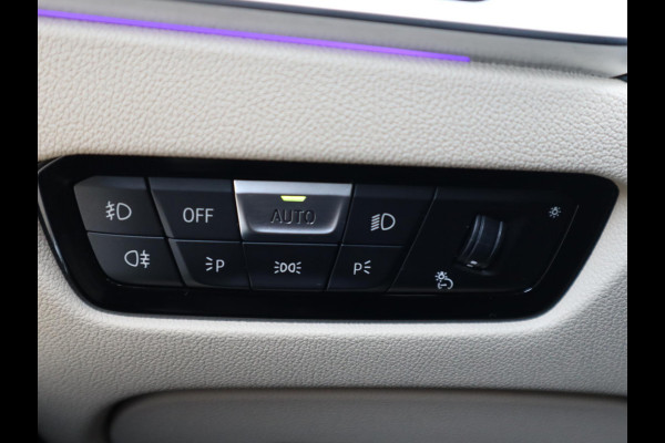 BMW 3 Serie Touring 320i High Executive M Sport Pakket Automaat / Live Cockpit Professional / Panoramadak / Leder / Adaptive Cruise Control / Head-Up Display / Apple CarPlay / 19 Inch / M Sportremsysteem / Shadow Line / LED / Extra Getint Glas / Stoelverwarming