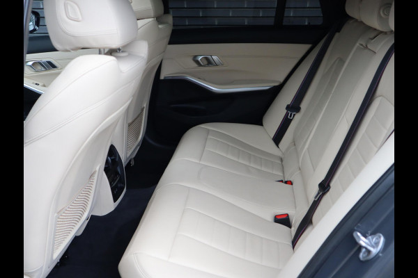 BMW 3 Serie Touring 320i High Executive M Sport Pakket Automaat / Live Cockpit Professional / Panoramadak / Leder / Adaptive Cruise Control / Head-Up Display / Apple CarPlay / 19 Inch / M Sportremsysteem / Shadow Line / LED / Extra Getint Glas / Stoelverwarming