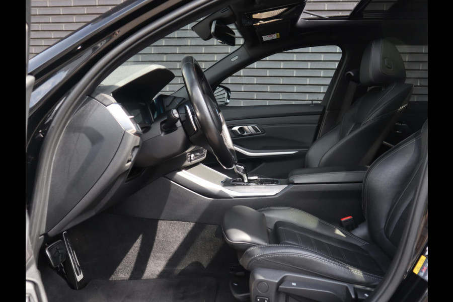 BMW 3 Serie Touring 320e xDrive High Executive M Sport Pakket Automaat / Live Cockpit Professional / Adaptief M Onderstel / Panoramadak / Stoelverwarming / Extra Getint Glas / LED / 19 Inch / Hifi / Lichtpakket
