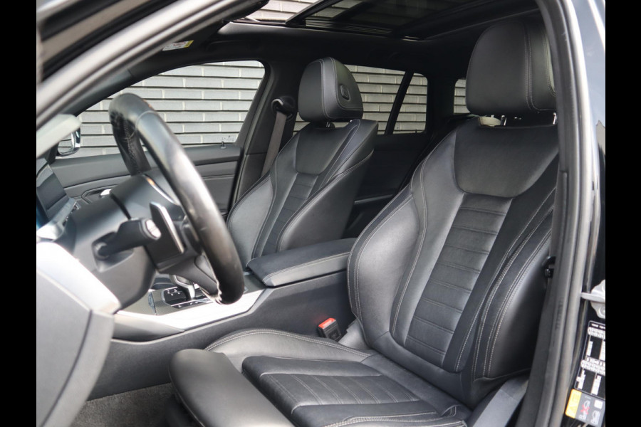 BMW 3 Serie Touring 320e xDrive High Executive M Sport Pakket Automaat / Live Cockpit Professional / Adaptief M Onderstel / Panoramadak / Stoelverwarming / Extra Getint Glas / LED / 19 Inch / Hifi / Lichtpakket