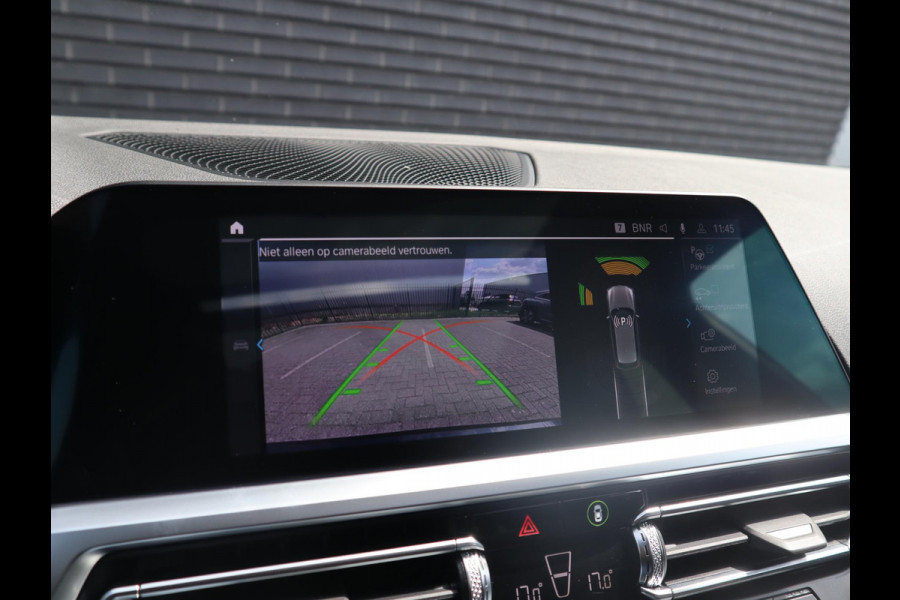 BMW 3 Serie Touring 320e xDrive High Executive M Sport Pakket Automaat / Live Cockpit Professional / Adaptief M Onderstel / Panoramadak / Stoelverwarming / Extra Getint Glas / LED / 19 Inch / Hifi / Lichtpakket