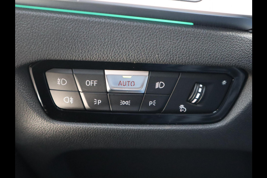 BMW 3 Serie Touring 320e xDrive High Executive M Sport Pakket Automaat / Live Cockpit Professional / Adaptief M Onderstel / Panoramadak / Stoelverwarming / Extra Getint Glas / LED / 19 Inch / Hifi / Lichtpakket