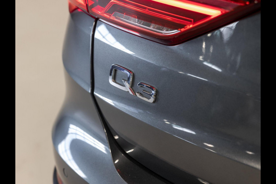 Audi Q3 35 TFSI 2x S Line / 150pk / Panorama dak / Achteruitrij camera / Keyless entry /