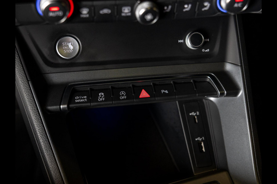 Audi Q3 35 TFSI 2x S Line / 150pk / Panorama dak / Achteruitrij camera / Keyless entry /