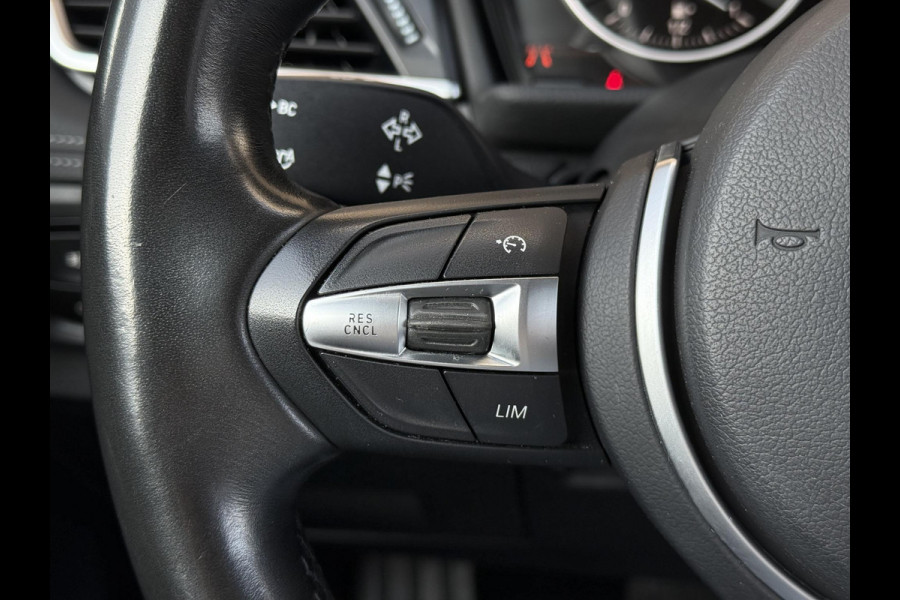 BMW 2 Serie Active Tourer 218i High Executive Sport Line Automaat / Navigatie Plus / Head-Up Display / Hifi / Leder / 17 Inch / Driving Assistant / Achteruitrijcamera / Sportstoelen / Parkeerassistent / Stoelverwarming / LED