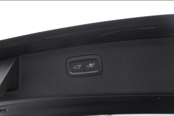 Volvo XC90 T8 455PK Automaat AWD Ultimate Bright / Bowers & Wilkins/ Luchtvering/ Semi elektrische trekhaak/ 360 camera/ Gelaagd glas/ 21'' velgen/ head-up display/ Standkachel
