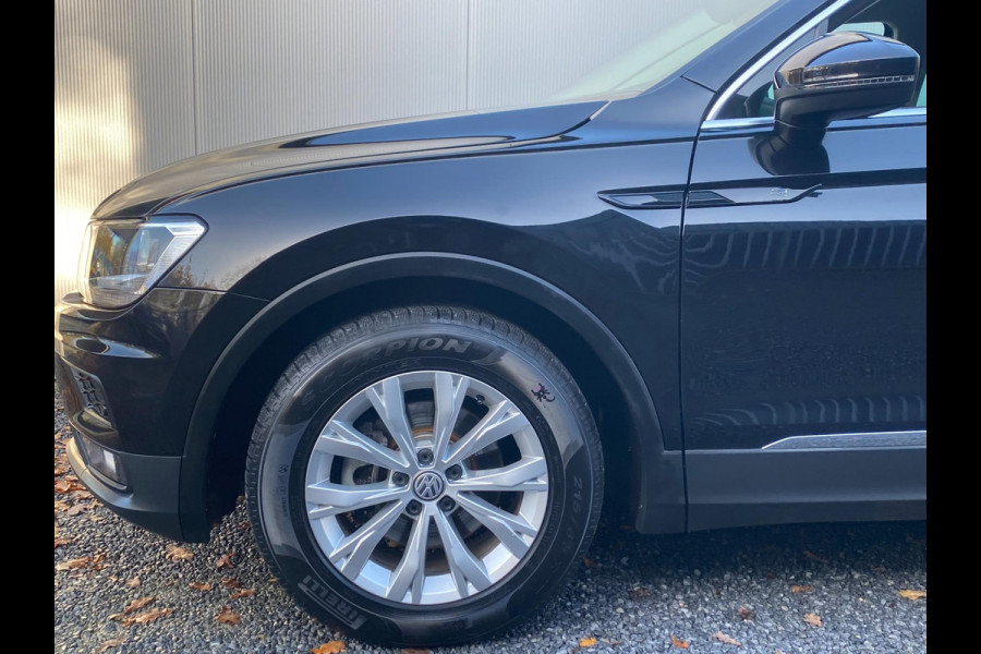Volkswagen Tiguan 1.4 TSI R-Line |DSG | ACC |Trekhaak |Massagestoel|Stoel/stuurverw |Dealer onderh KM 52.900 !!!