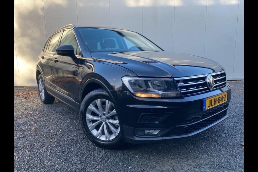 Volkswagen Tiguan 1.4 TSI R-Line |DSG | ACC |Trekhaak |Massagestoel|Stoel/stuurverw |Dealer onderh KM 52.900 !!!