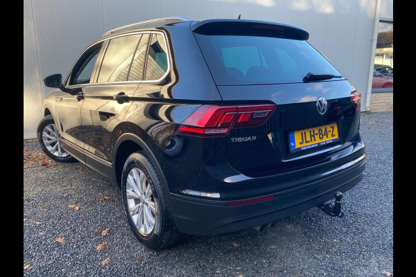 Volkswagen Tiguan 1.4 TSI R-Line |DSG | ACC |Trekhaak |Massagestoel|Stoel/stuurverw |Dealer onderh KM 52.900 !!!