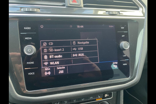 Volkswagen Tiguan 1.4 TSI R-Line |DSG | ACC |Trekhaak |Massagestoel|Stoel/stuurverw |Dealer onderh KM 52.900 !!!