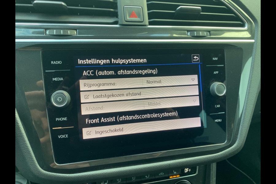 Volkswagen Tiguan 1.4 TSI R-Line |DSG | ACC |Trekhaak |Massagestoel|Stoel/stuurverw |Dealer onderh KM 52.900 !!!