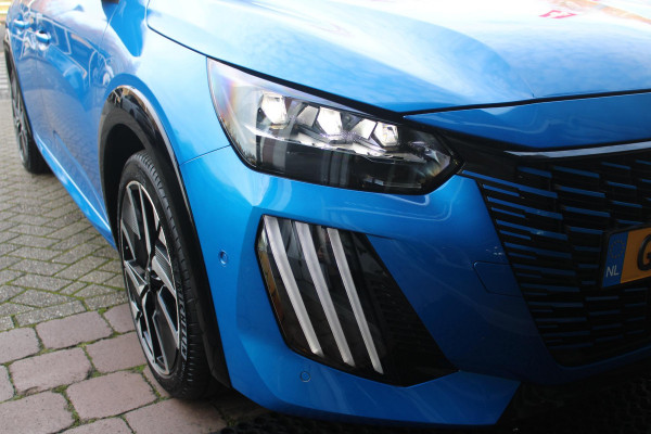 Peugeot 208 1.2 100PK GT | PANORAMA DAK | KEYLESS ENTRY/START | DRAADLOZE APPLE CARPLAY/ANDROID AUTO | CAMERA VOOR + ACHTER | DRAADLOZE TELEFOONLADER | 17" LICHTEMTALEN VELGEN | FULL LED KOPLAMPEN | DODEHOEK DETECTIE | PARKEERSENSOREN VOOR + ACHTER | CRUISE CONTROL | CLIMATE CONTROL |