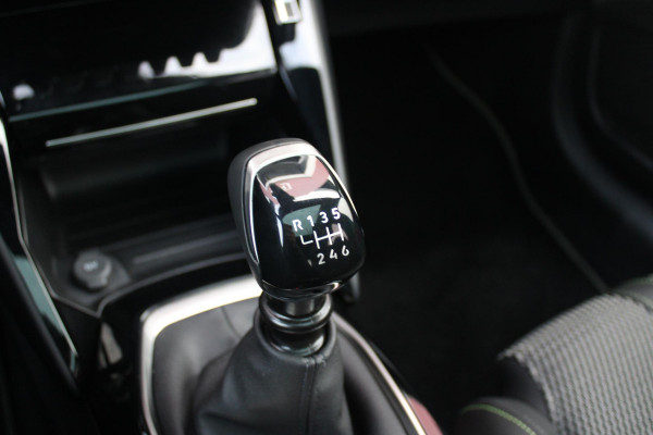 Peugeot 208 1.2 100PK GT | PANORAMA DAK | KEYLESS ENTRY/START | DRAADLOZE APPLE CARPLAY/ANDROID AUTO | CAMERA VOOR + ACHTER | DRAADLOZE TELEFOONLADER | 17" LICHTEMTALEN VELGEN | FULL LED KOPLAMPEN | DODEHOEK DETECTIE | PARKEERSENSOREN VOOR + ACHTER | CRUISE CONTROL | CLIMATE CONTROL |