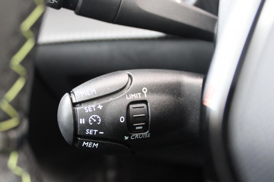 Peugeot 208 1.2 100PK GT | PANORAMA DAK | KEYLESS ENTRY/START | DRAADLOZE APPLE CARPLAY/ANDROID AUTO | CAMERA VOOR + ACHTER | DRAADLOZE TELEFOONLADER | 17" LICHTEMTALEN VELGEN | FULL LED KOPLAMPEN | DODEHOEK DETECTIE | PARKEERSENSOREN VOOR + ACHTER | CRUISE CONTROL | CLIMATE CONTROL |