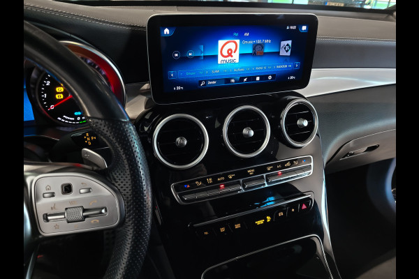 Mercedes-Benz GLC 200 4-M AMG Night|Panorama|20"|Trekhaak|MBUX|Spoorpakket|Sfeerverlichting|Treeplanken|New Service
