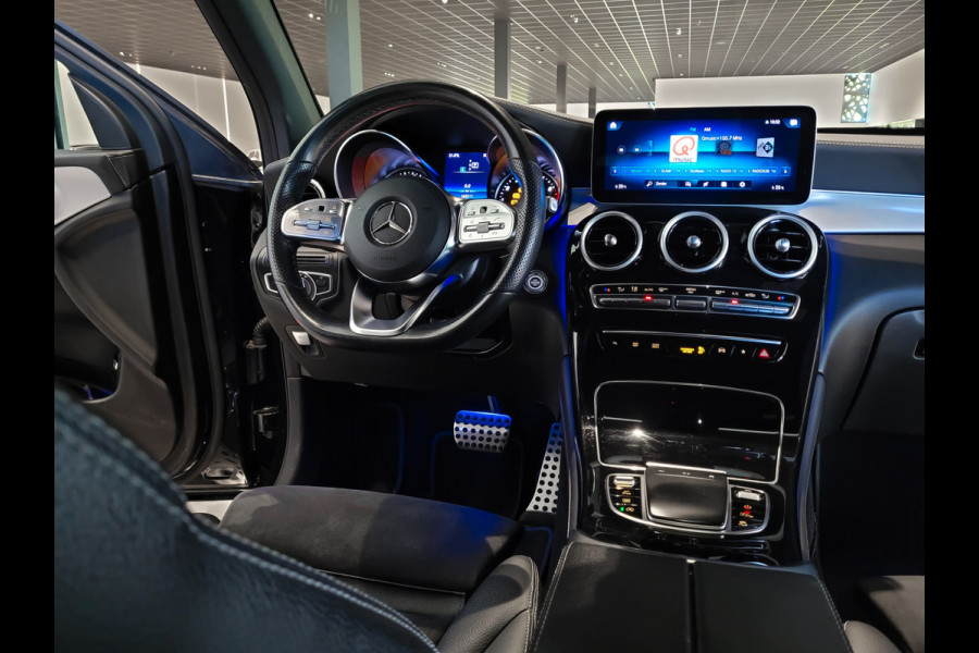Mercedes-Benz GLC 200 4-M AMG Night|Panorama|20"|Trekhaak|MBUX|Spoorpakket|Sfeerverlichting|Treeplanken|New Service