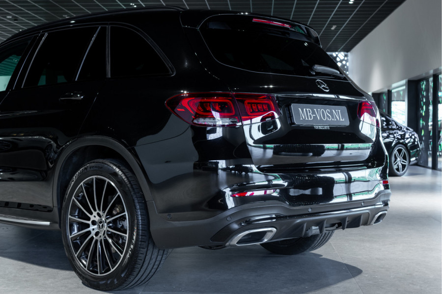 Mercedes-Benz GLC 200 4-M AMG Night|Panorama|20"|Trekhaak|MBUX|Spoorpakket|Sfeerverlichting|Treeplanken|New Service