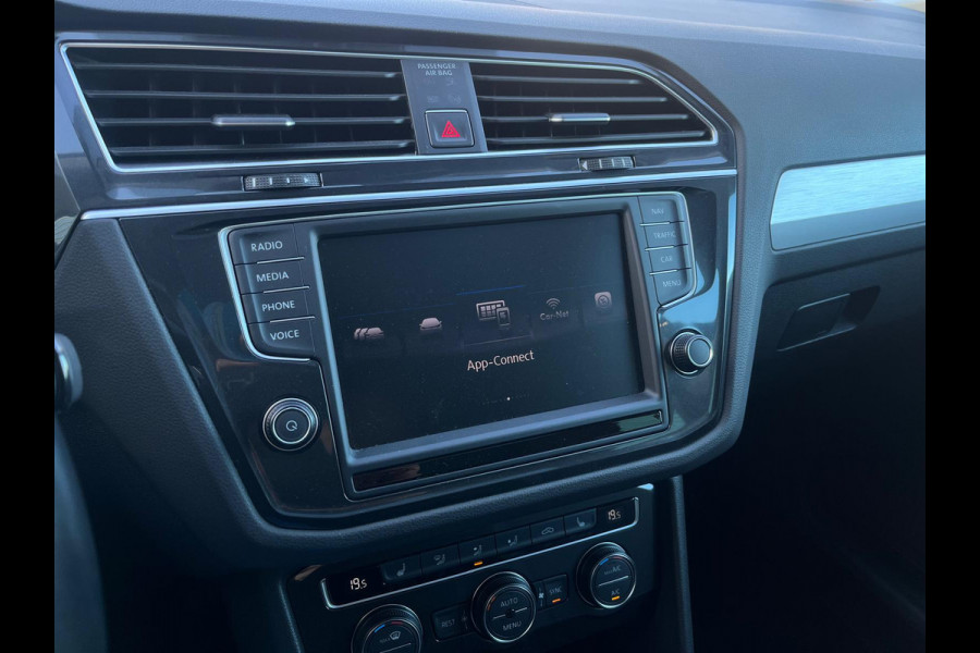 Volkswagen Tiguan 1.4 TSI Comfortline R-Line, Automaat, Camera, CarPlay, Trekhaak, Pano